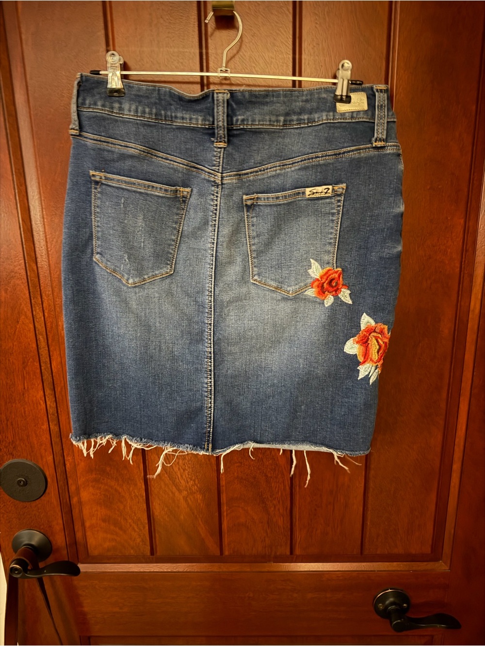 Seven7 Blue Denim Mini Skirt with Red Floral Embroidery $15 size 10 Item #209